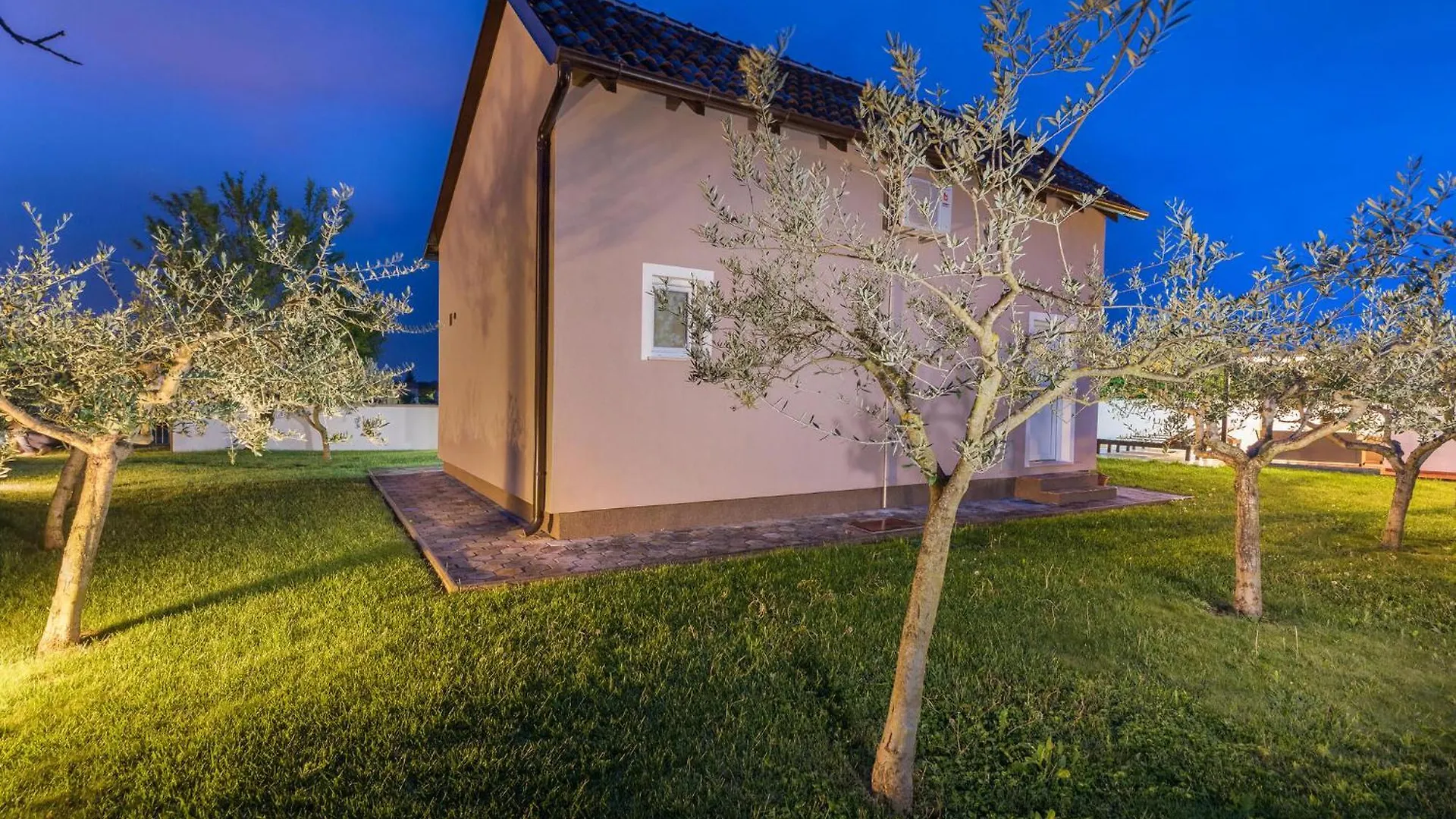 Prázdninový dům 2 Bedroom Awesome Home In Valbandon Štinjan