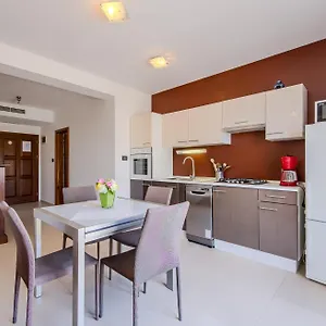 Apartment Yoyo, Štinjan